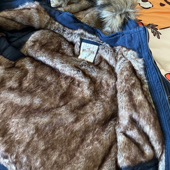 Hollister - Men’s Winter Hooded Parka Faux Fur - Navy Blue - Like New - Large - Picture 7 of 8